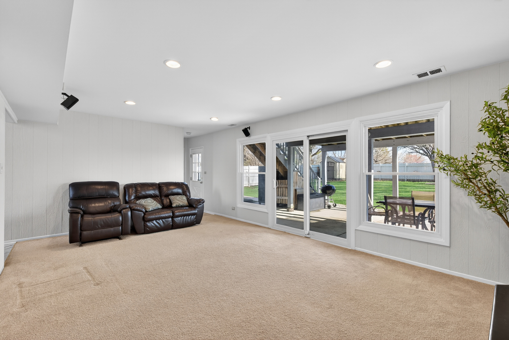 1293 West Oakmont Road Hoffman Estates, IL 60169 - Photo 23 of 37