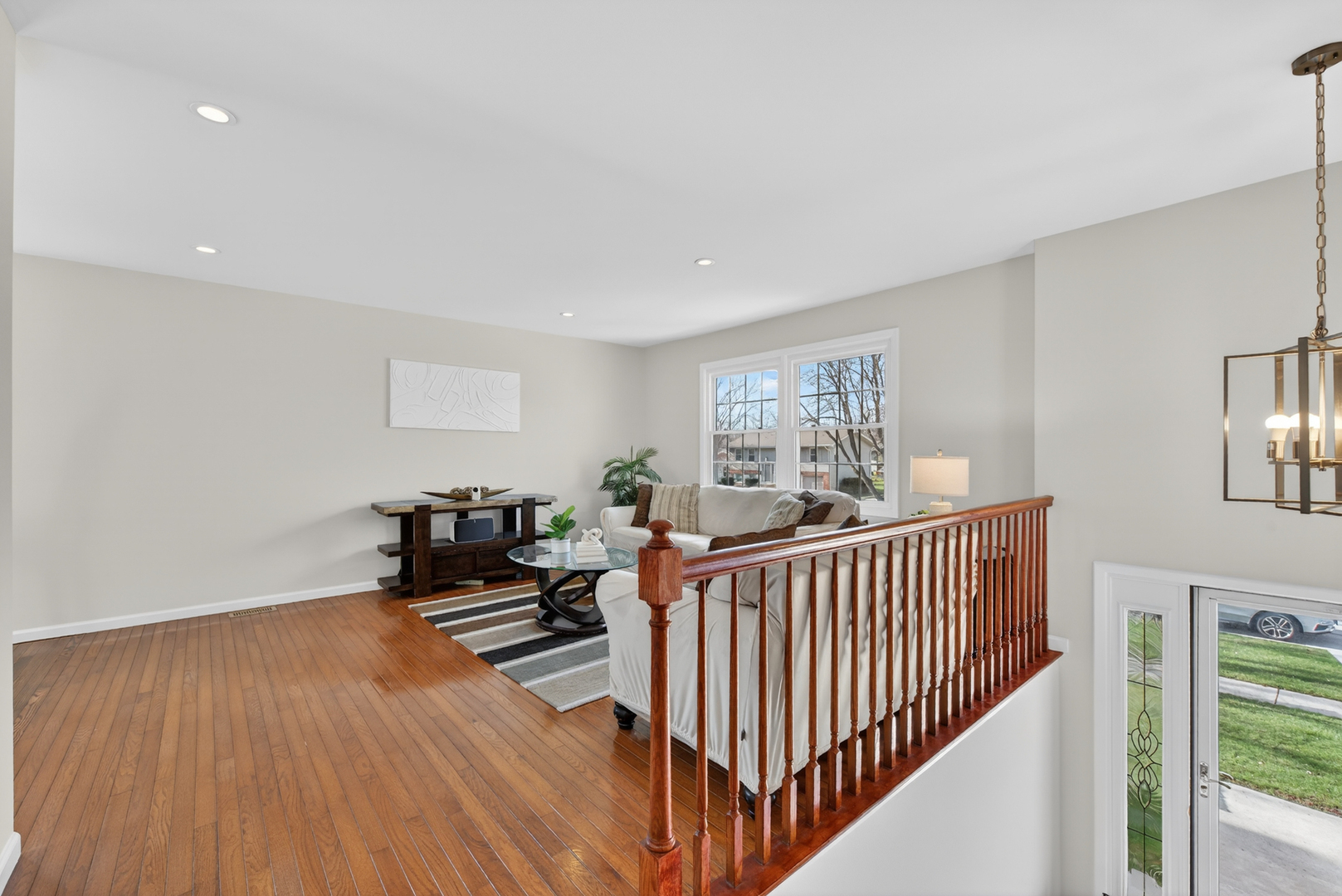 1293 West Oakmont Road Hoffman Estates, IL 60169 - Photo 3 of 37