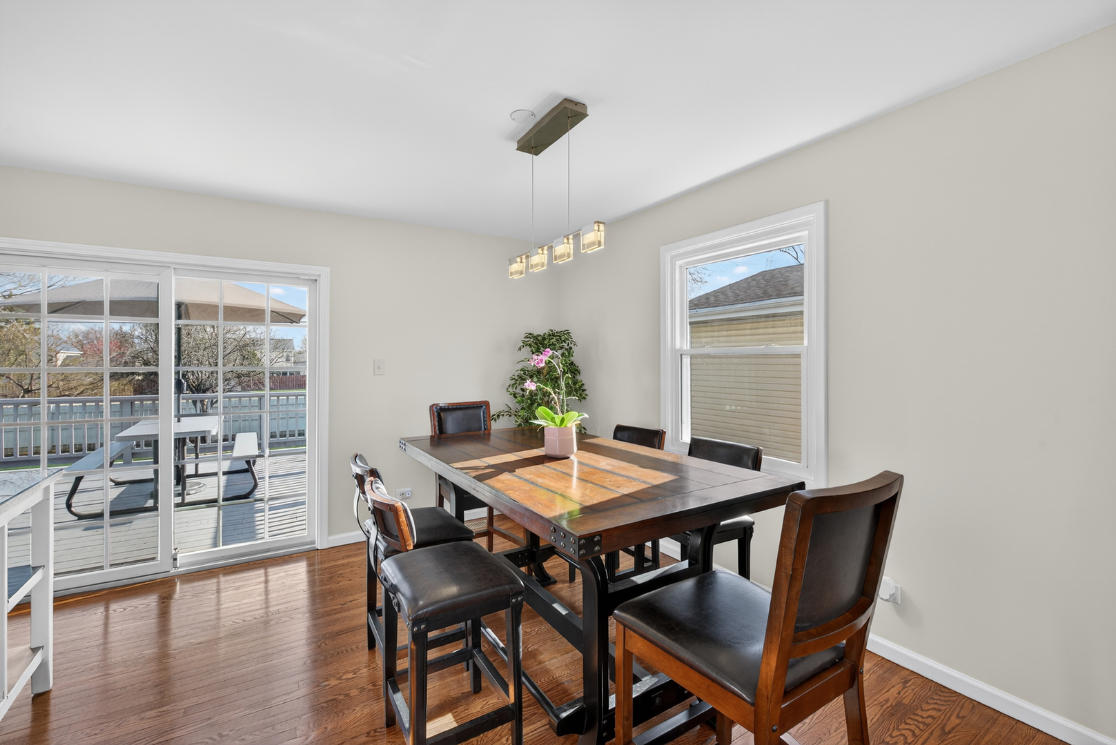 1293 West Oakmont Road Hoffman Estates, IL 60169 - Photo 8 of 37