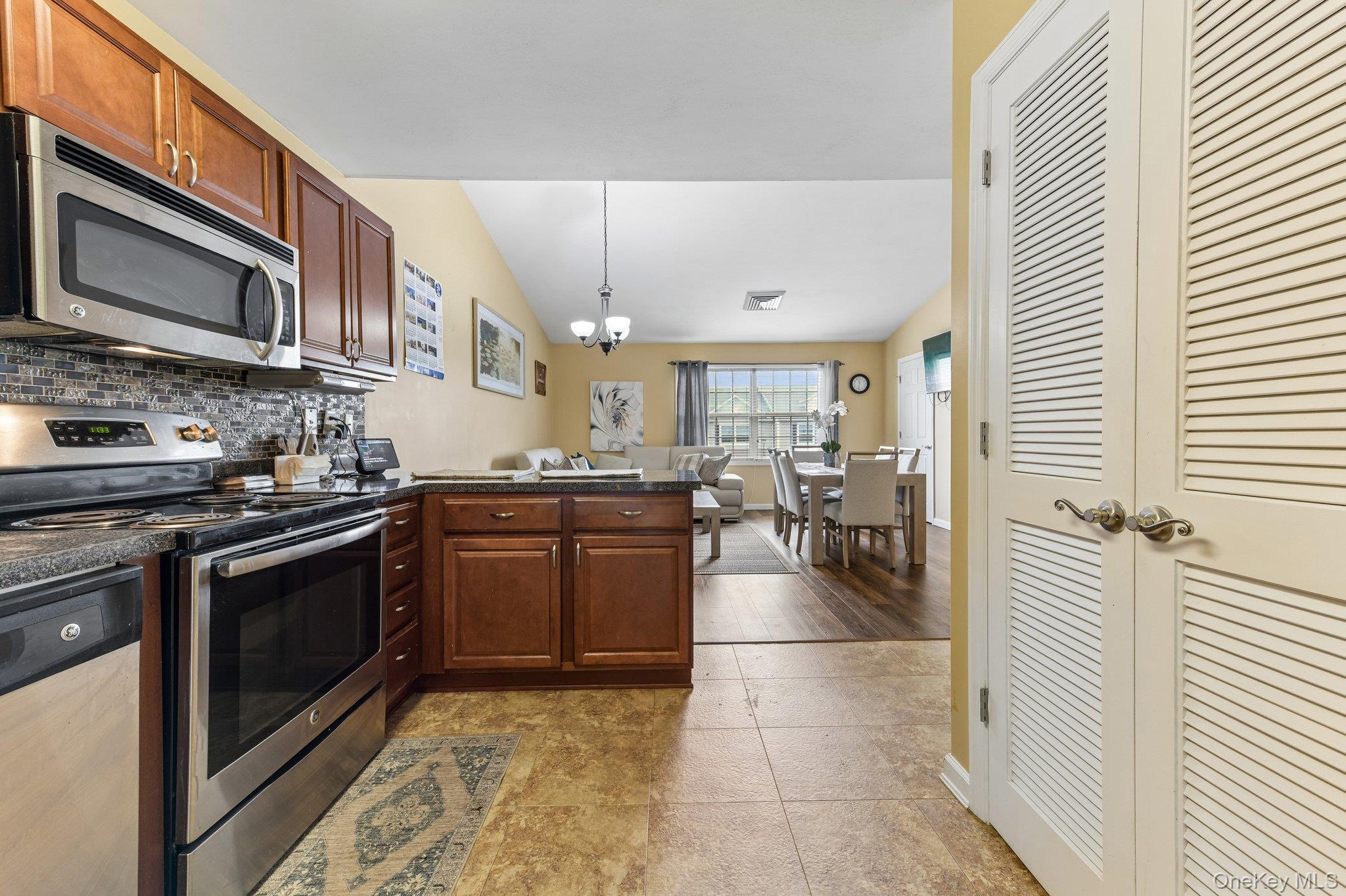 1120 Willow Lane Valley Stream, NY 11580 - Photo 10 of 23