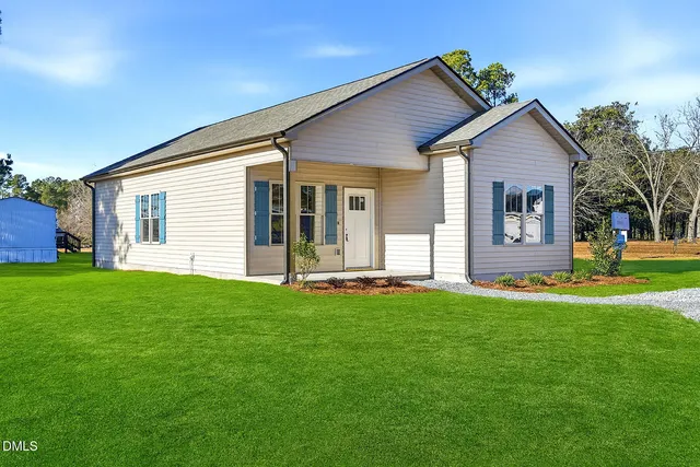 a view of a house with a backyard