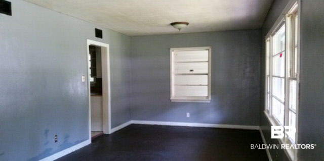 954 Kenny Street Mobile, AL 36606 - Photo 3 of 12