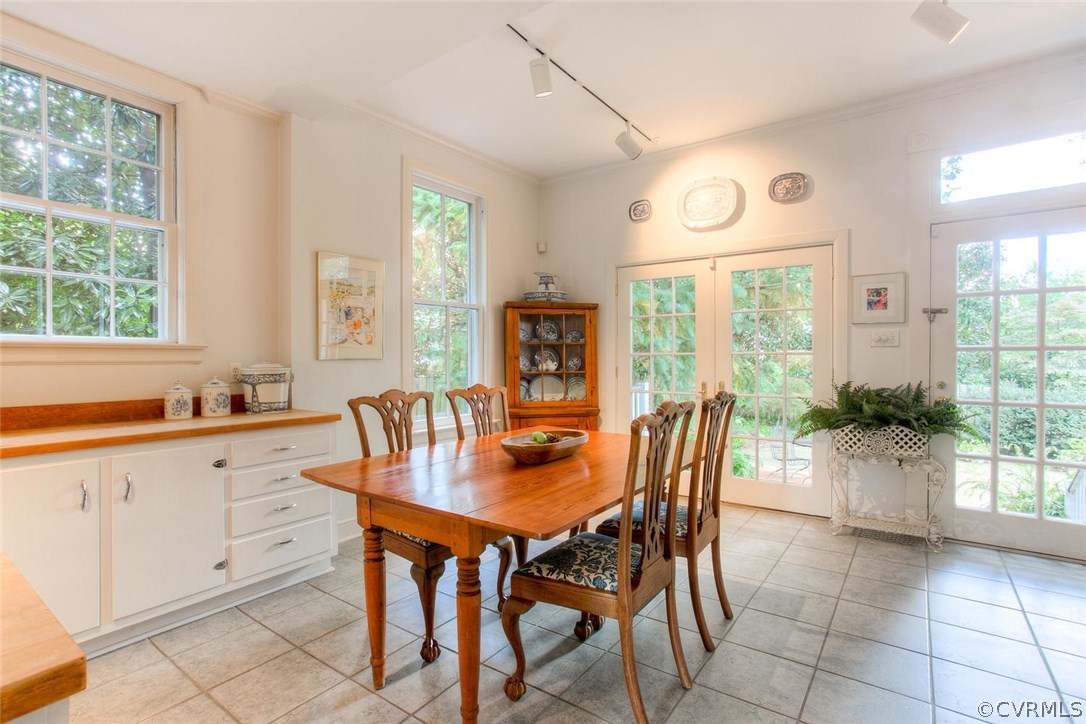 6000 York Road Richmond, VA 23226 - Photo 17 of 40 Bright eat-in kitchen with French doors to brick t