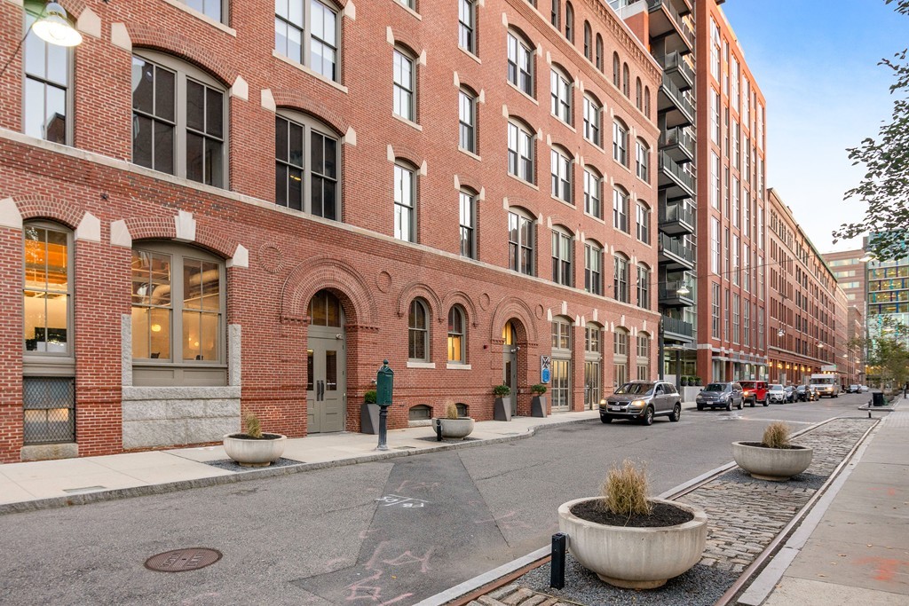 35 Channel Center Street, Unit 505 Boston, MA 02210 - Photo 19 of 21