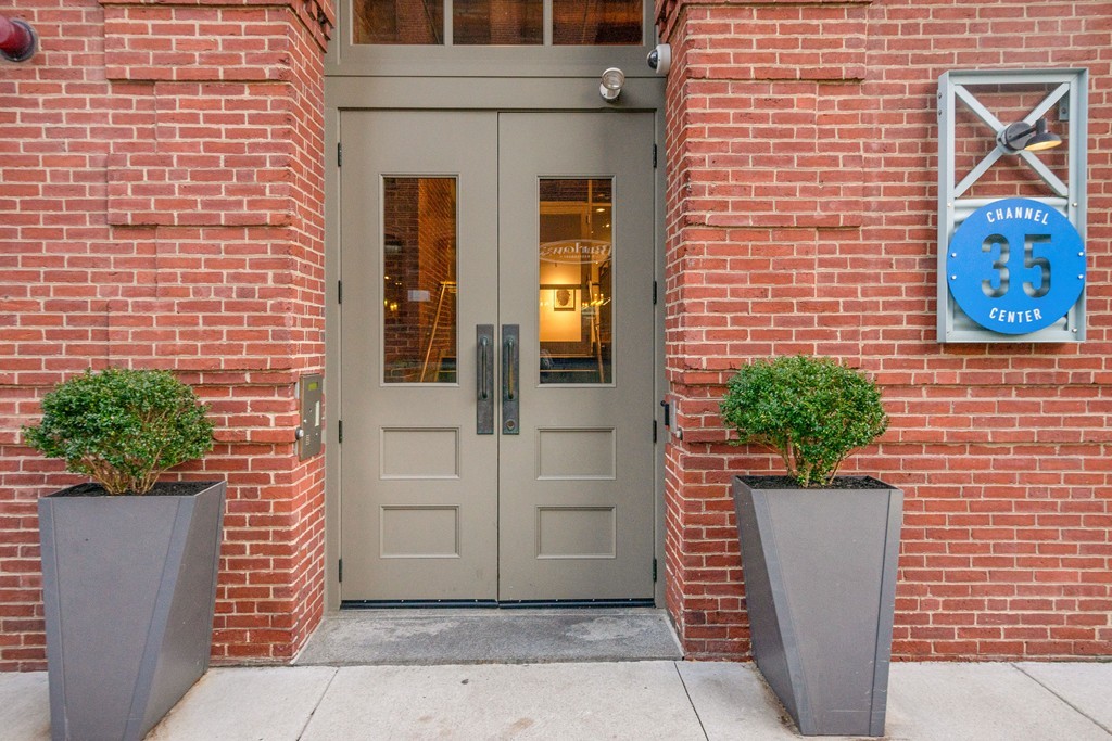 35 Channel Center Street, Unit 505 Boston, MA 02210 - Photo 20 of 21