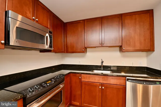 $2,595 | 1020 North Highland Street, Unit 807, Arlington, VA 22201