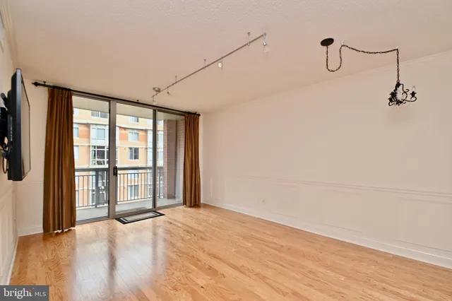 $2,595 | 1020 North Highland Street, Unit 807, Arlington, VA 22201