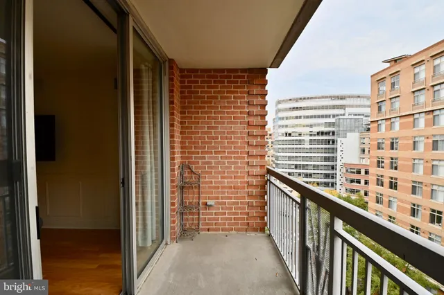 $2,595 | 1020 North Highland Street, Unit 807, Arlington, VA 22201