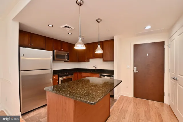 $2,595 | 1020 North Highland Street, Unit 807, Arlington, VA 22201