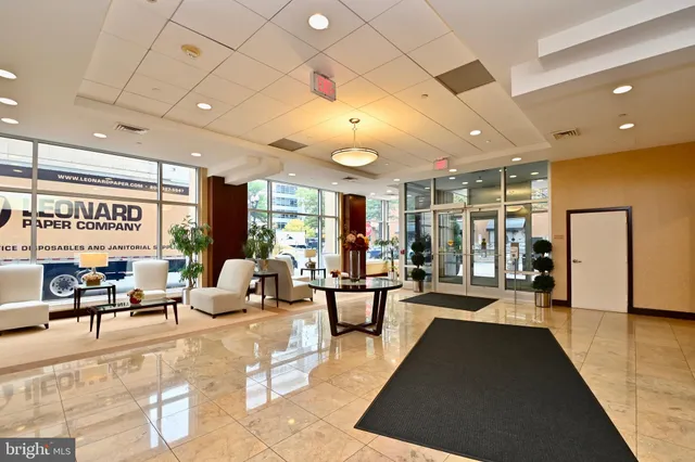 $2,595 | 1020 North Highland Street, Unit 807, Arlington, VA 22201