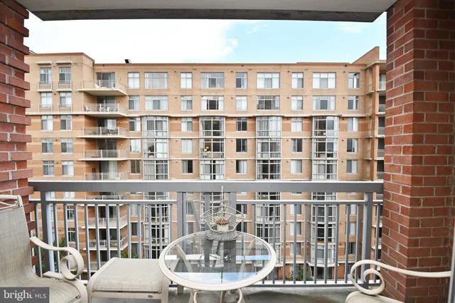 $2,595 | 1020 North Highland Street, Unit 807, Arlington, VA 22201