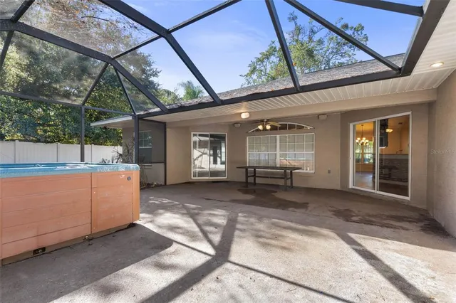 a view of a backyard