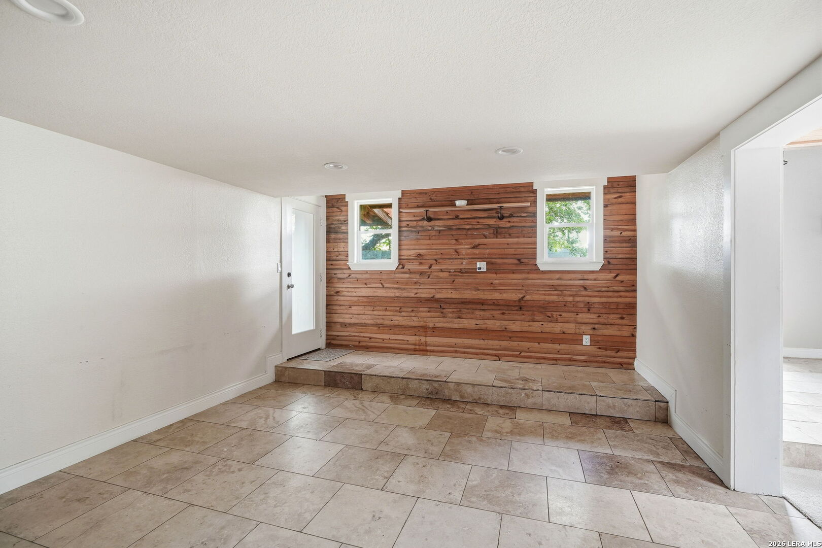 606 East Austin Street Luling, TX 78648 - Photo 3 of 38
