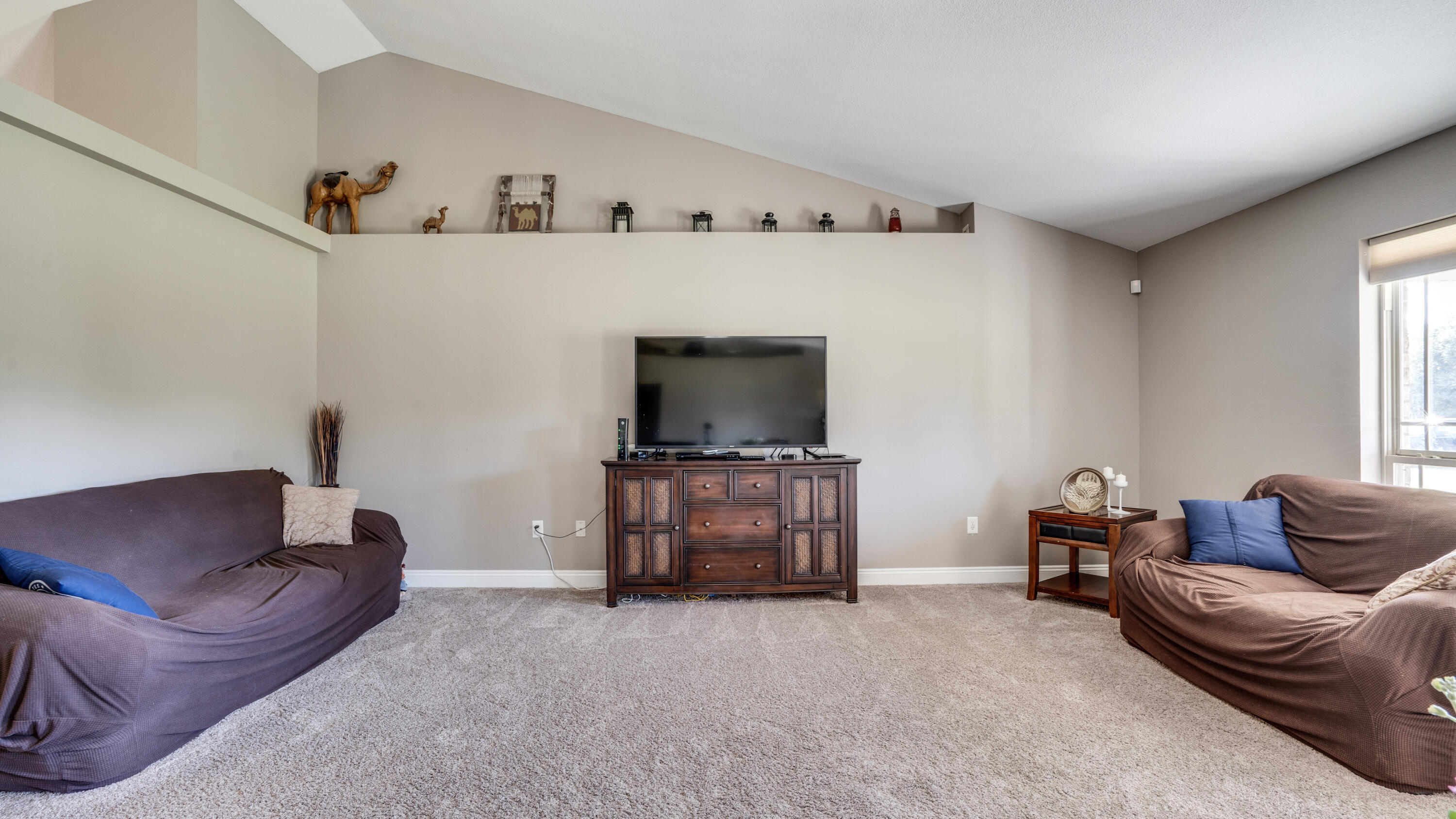 9606 South Trace Road Milton, FL 32583 - Photo 10 of 48 a living room with furniture and a flat screen tv