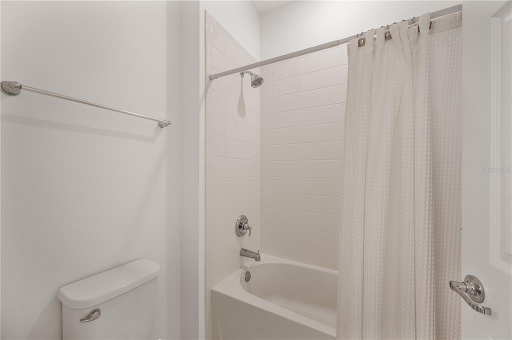 2887 Parkfield Road St. Cloud, FL 34772 - Photo 32 of 51 a bathroom with a shower and a bath tub