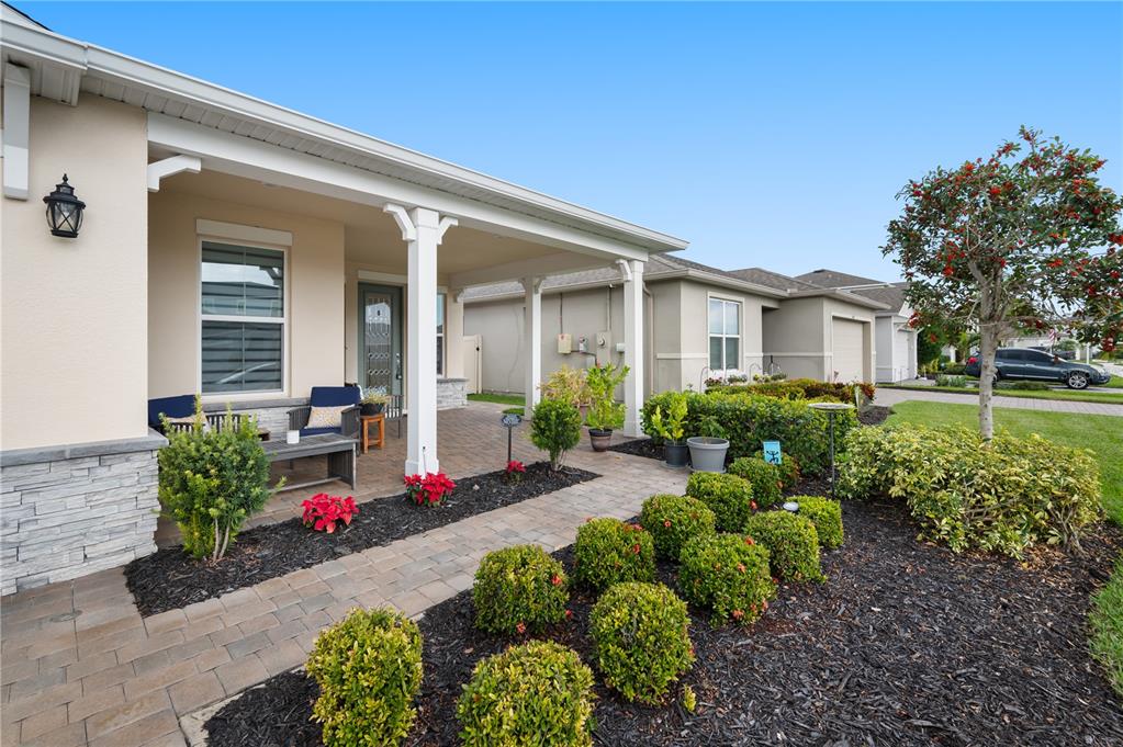 2887 Parkfield Road St. Cloud, FL 34772 - Photo 4 of 51 a front view of a house with flower plants