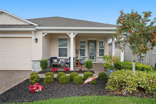 a front view of house with yard