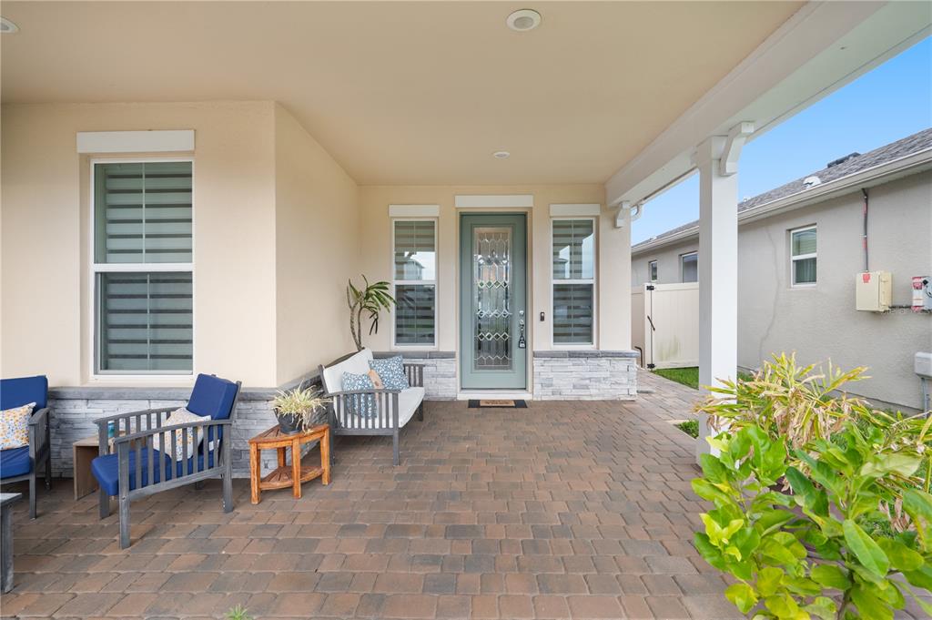 2887 Parkfield Road St. Cloud, FL 34772 - Photo 6 of 51 a living room with furniture and a potted plant