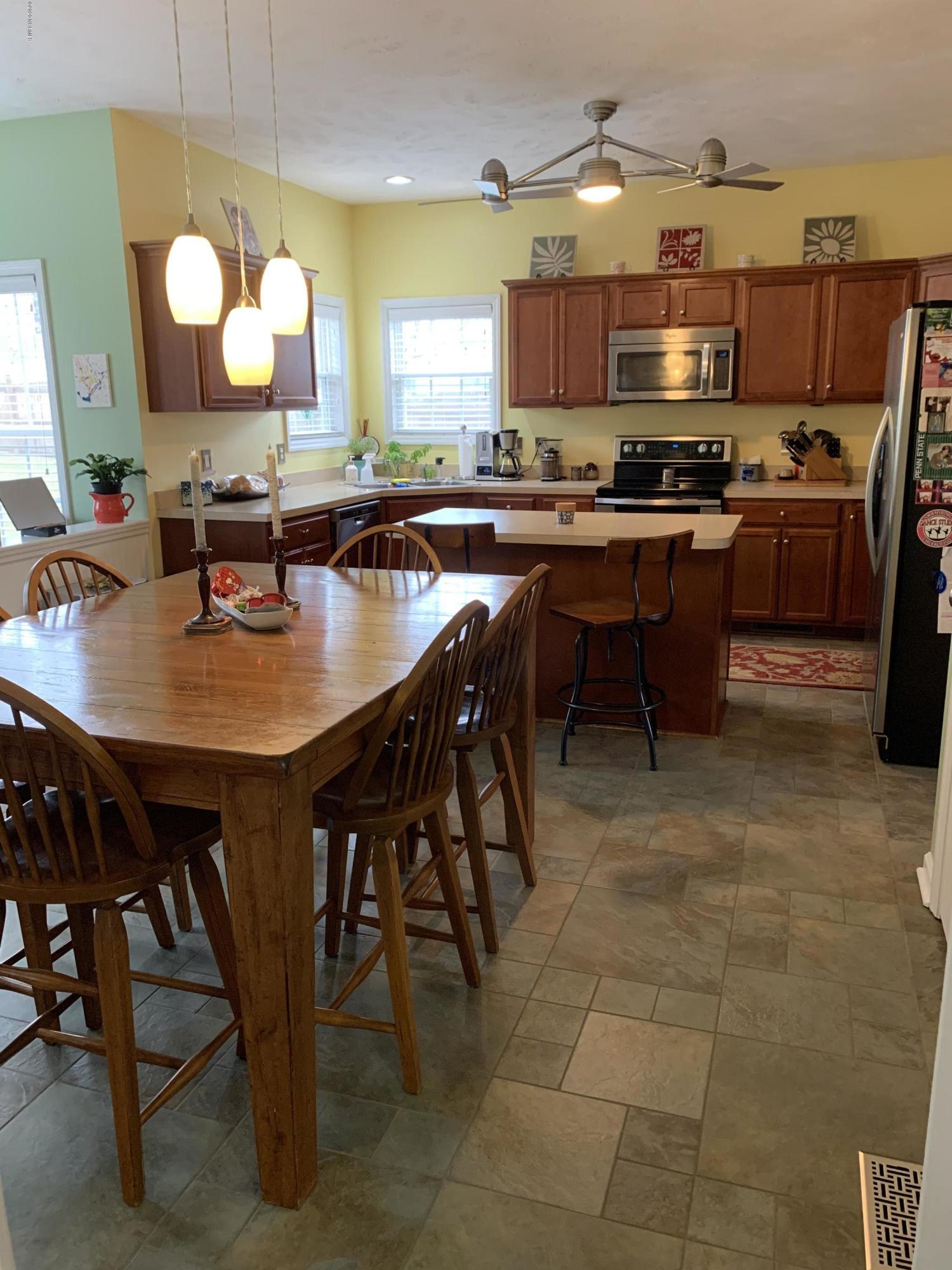 208 Middle Ridge Drive Hubert, NC 28539 - Photo 14 of 35 Kitchen/breakfast