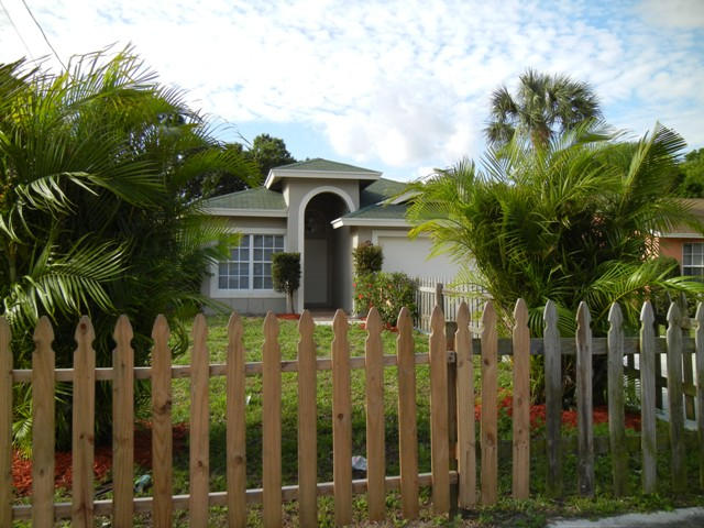 6830 3rd Street Jupiter, FL 33458 - Photo 3 of 29 03-Front