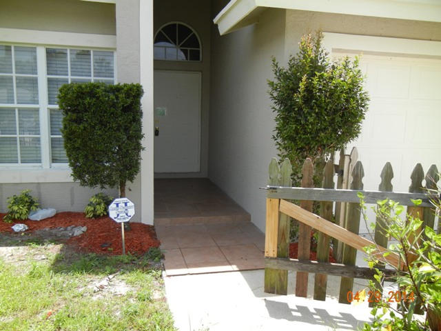 6830 3rd Street Jupiter, FL 33458 - Photo 4 of 29 Entry