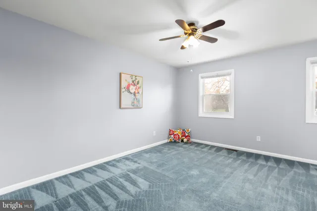 an empty room with fan and a ceiling fan