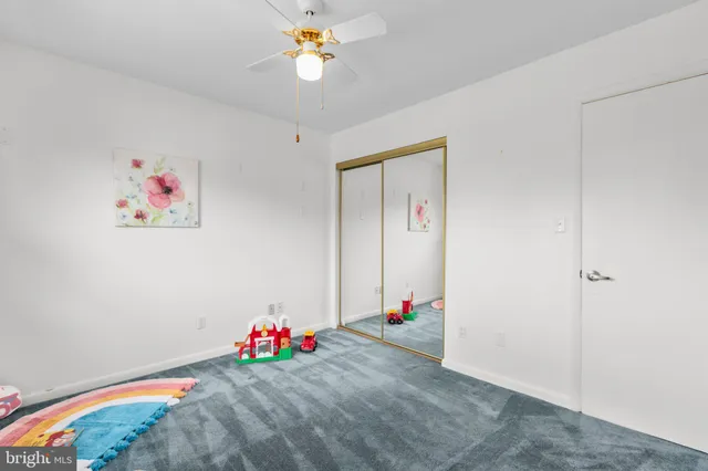 a view of a livingroom with an empty space