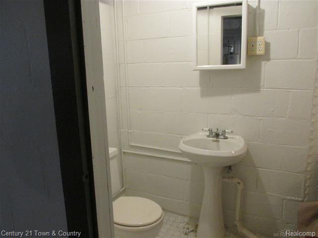 1801 North Rochester Road Oakland, MI 48363 - Photo 30 of 32 30.jpg