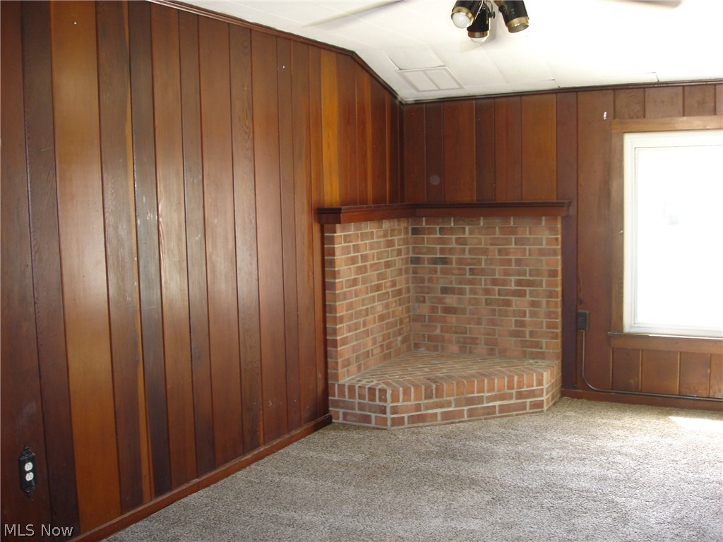 77 South Maple State Road Orwell, OH 44076 - Photo 11 of 30 Family room