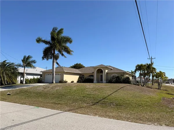 $2,250 | 3737 Southwest 12th Place, Cape Coral, FL 33914