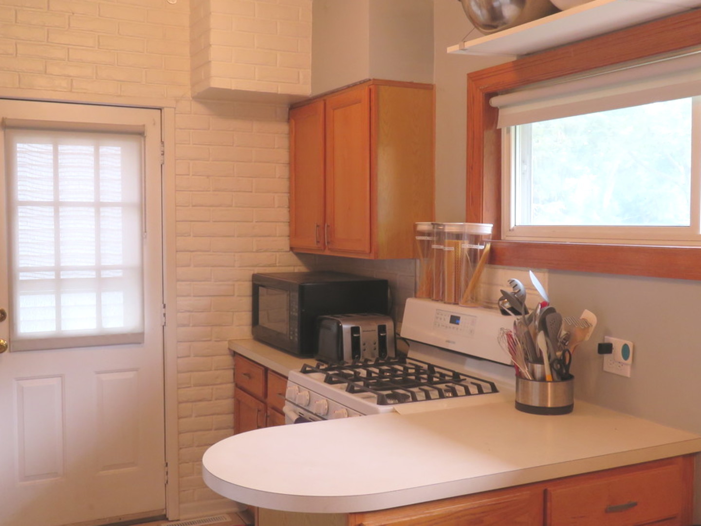 310 West Taylor Road Lombard, IL 60148 - Photo 5 of 24 Gallery Image 5