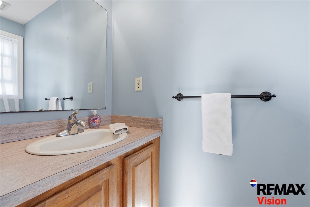 111 General Hobbs Road Holden, MA 01522 - Photo 18 of 36