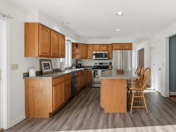 $679,900 | 111 General Hobbs Road, Holden, MA 01522