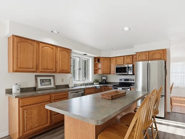 $679,900 | 111 General Hobbs Road, Holden, MA 01522