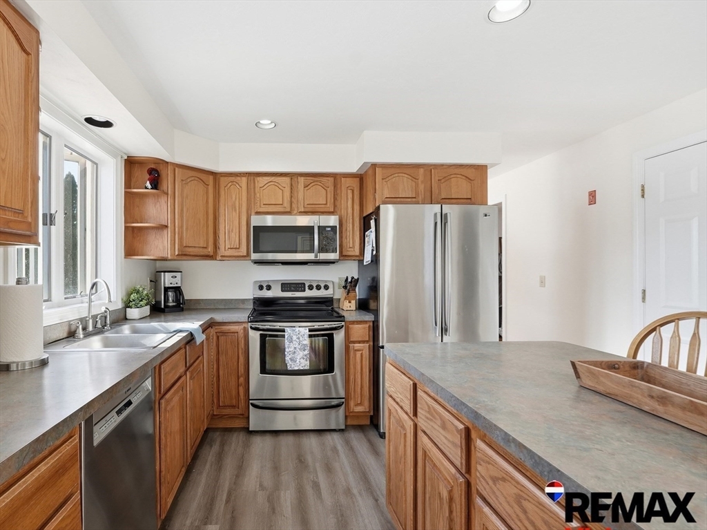 111 General Hobbs Road Holden, MA 01522 - Photo 8 of 36