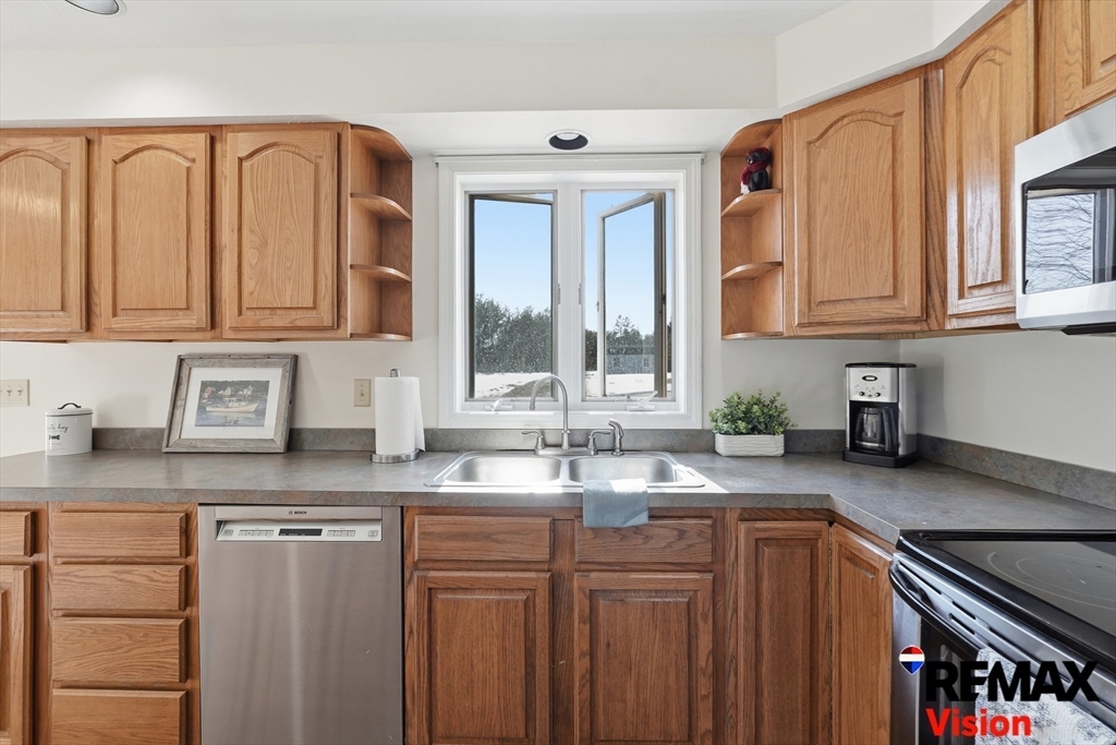 111 General Hobbs Road Holden, MA 01522 - Photo 9 of 36