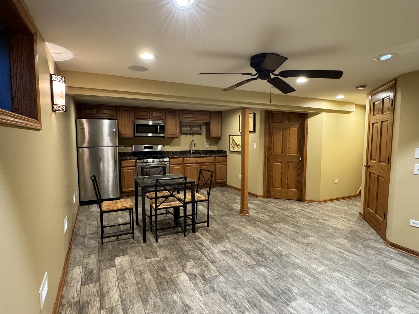 810 MacGregor Road Lockport, IL 60441 - Photo 11 of 25 a view of a dining room with furniture