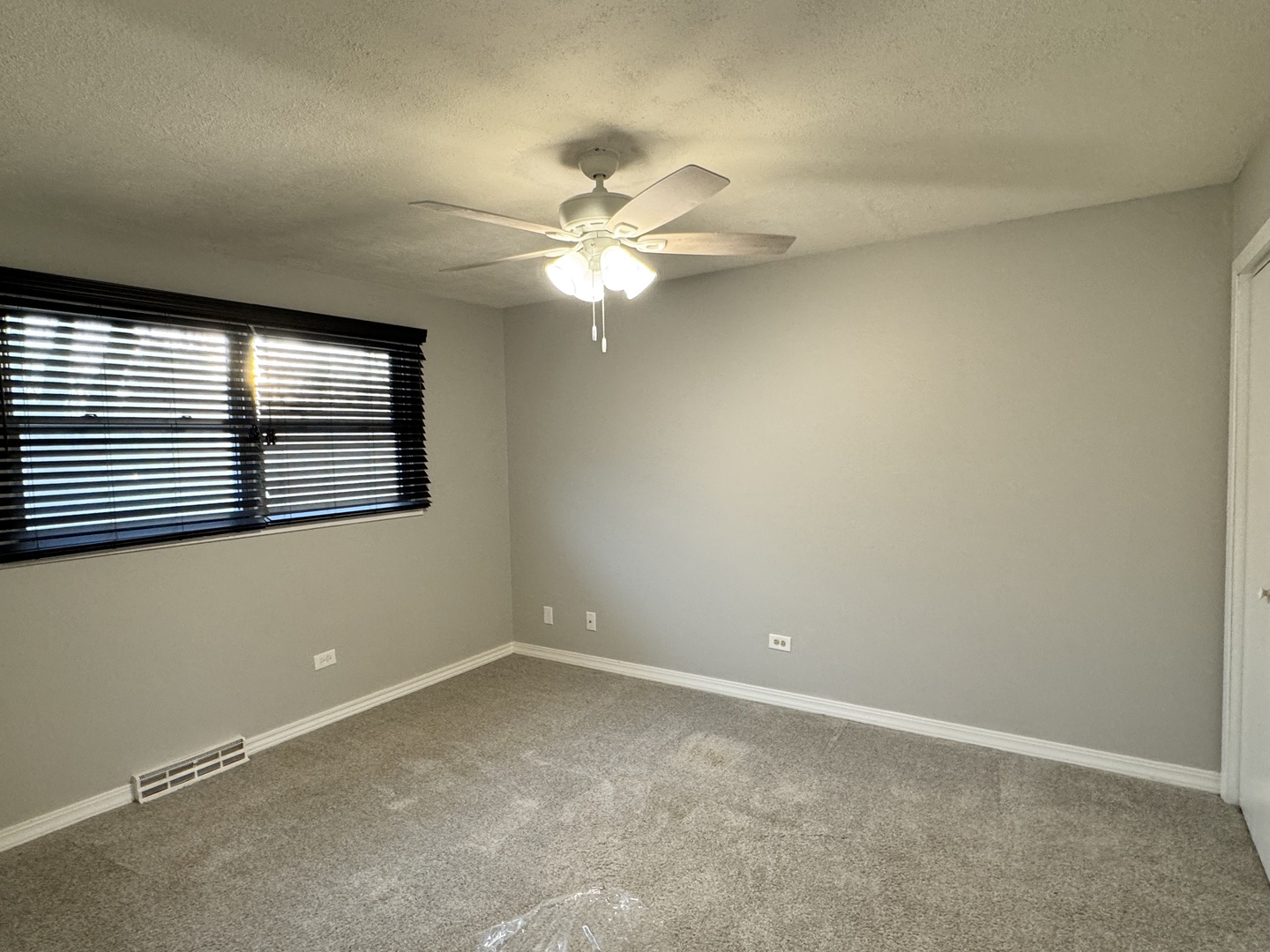 810 MacGregor Road Lockport, IL 60441 - Photo 14 of 25 a view of an empty room with a window
