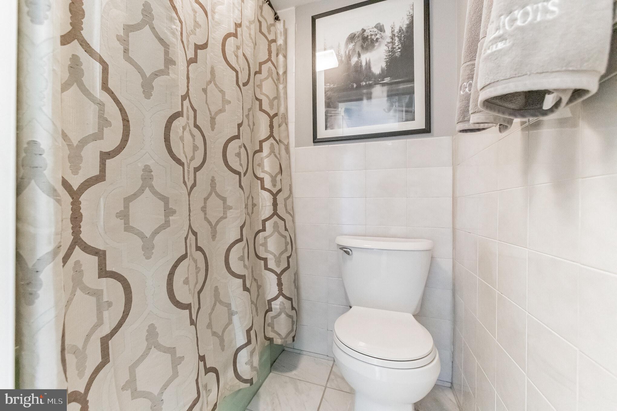 3900 West Ford Road, Unit 20M Philadelphia, PA 19131 - Photo 22 of 29 Bathroom