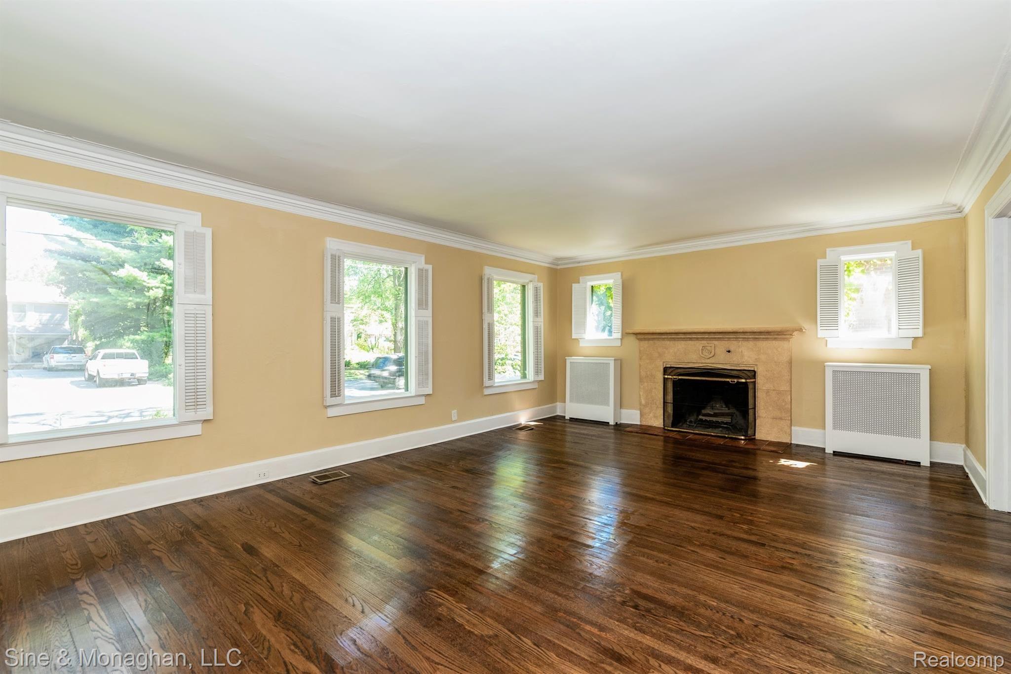 77 Moross Road Grosse Pointe, MI 48236 - Photo 5 of 28 DSC_4238.jpg