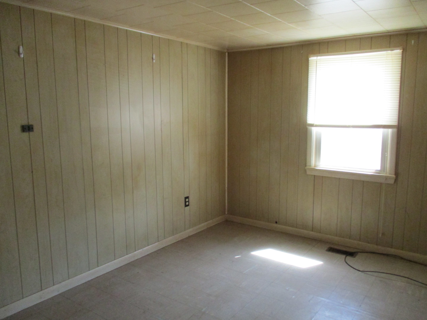 3344 East 2059th Road Ottawa, IL 61350 - Photo 11 of 17 a view of an empty room with a window