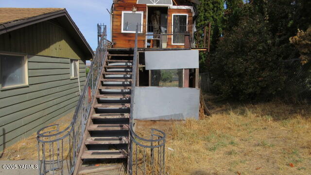 1116 Meadowbrook Road Yakima, WA 98903 - Photo 18 of 23 a view of a house with wooden fence and windows