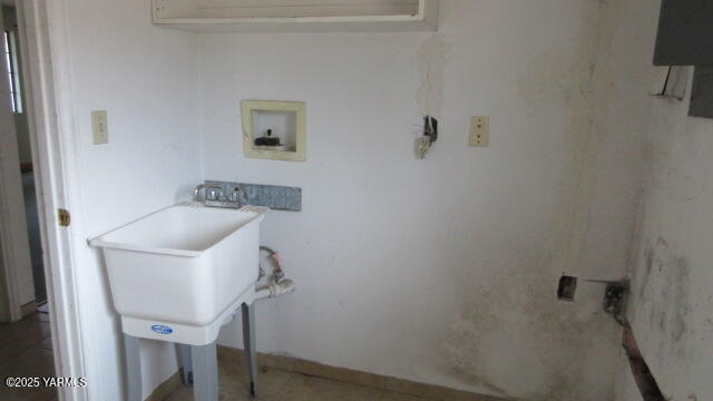 1116 Meadowbrook Road Yakima, WA 98903 - Photo 2 of 23 a bathroom with a toilet