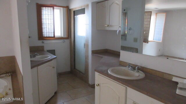 1116 Meadowbrook Road Yakima, WA 98903 - Photo 3 of 23 a bathroom with a sink and a mirror