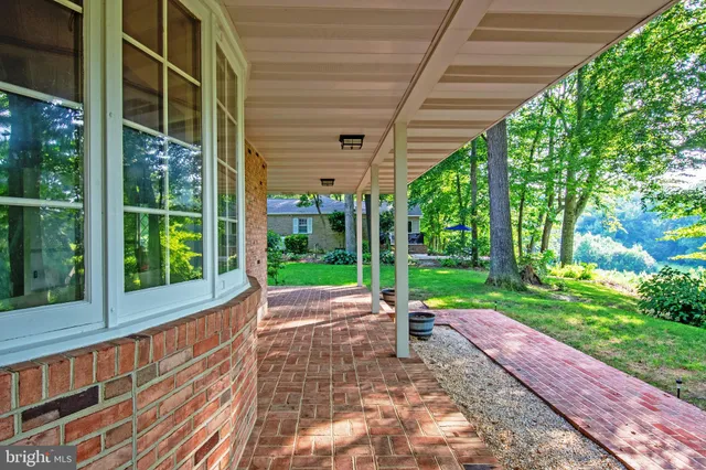 a view of a house with backyard and porch