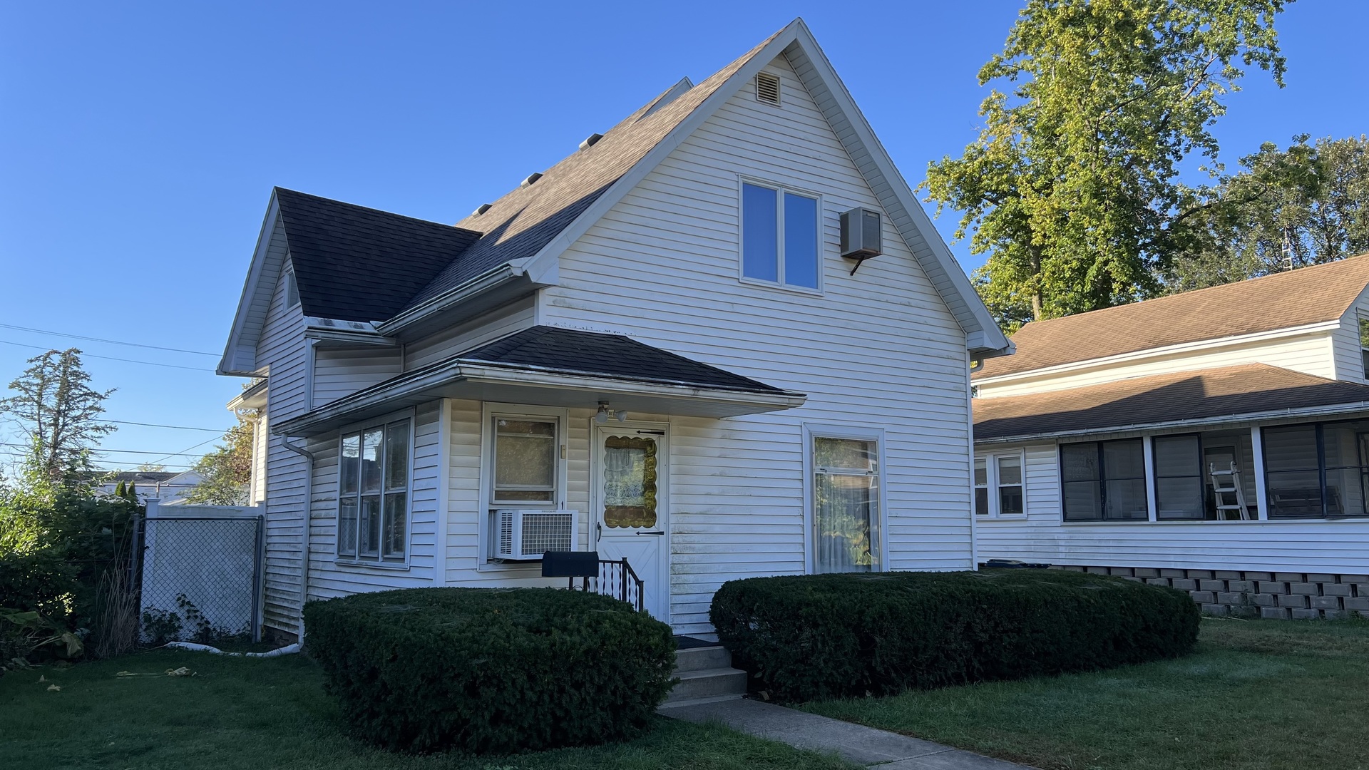 113 West Delaware Street Dwight, IL 60420 - Photo 1 of 21 a view of house with garden