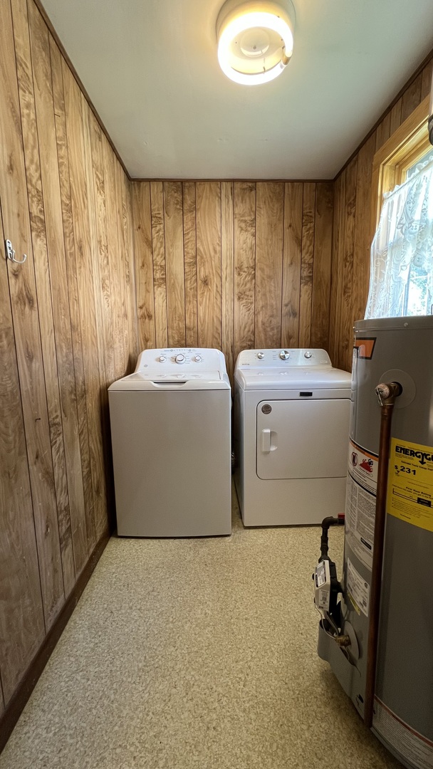 113 West Delaware Street Dwight, IL 60420 - Photo 15 of 21 a utility room with dryer and washer