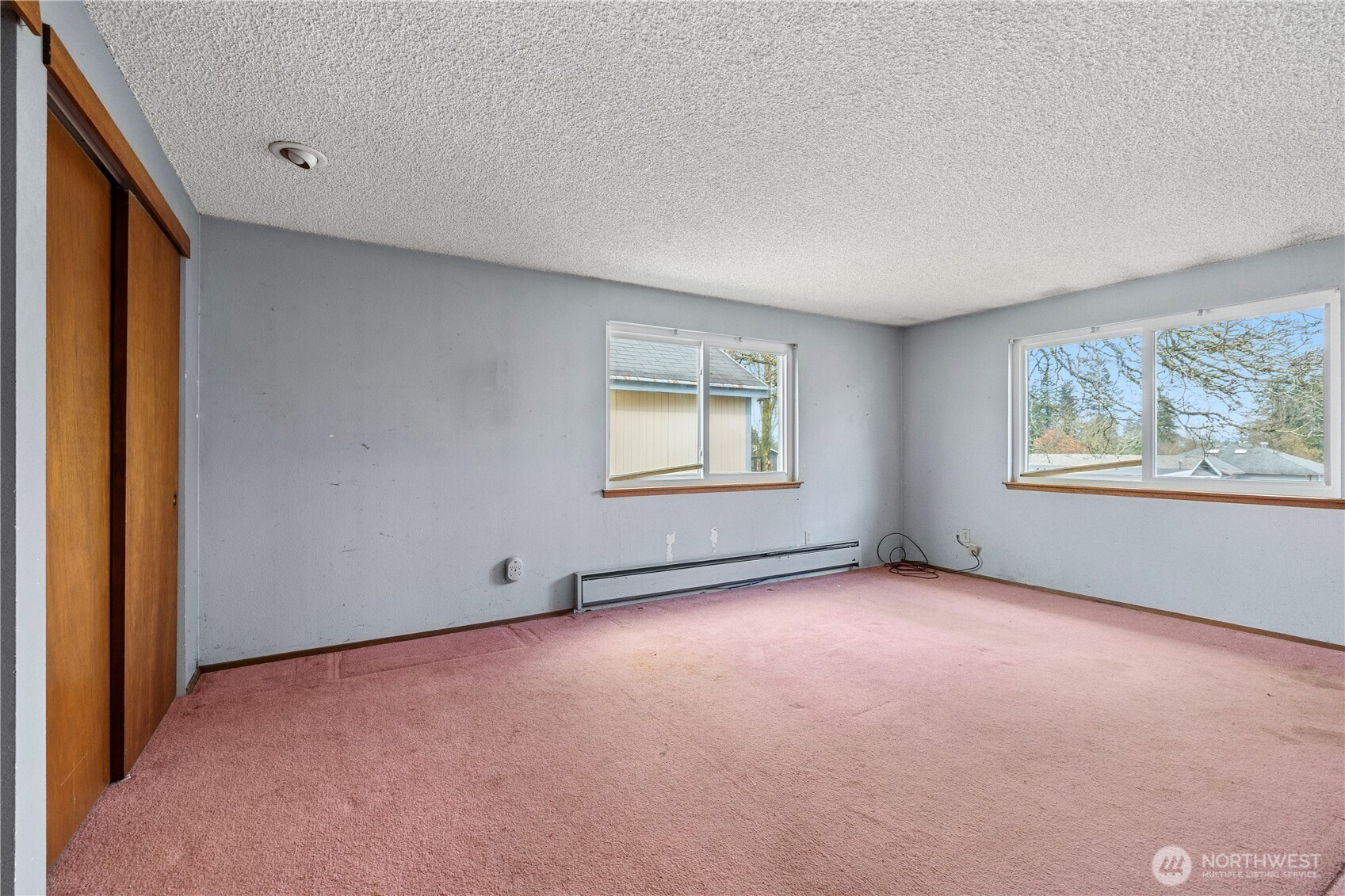 15 76th Street Southwest Everett, WA 98203 - Photo 12 of 39 an empty room with windows and closet