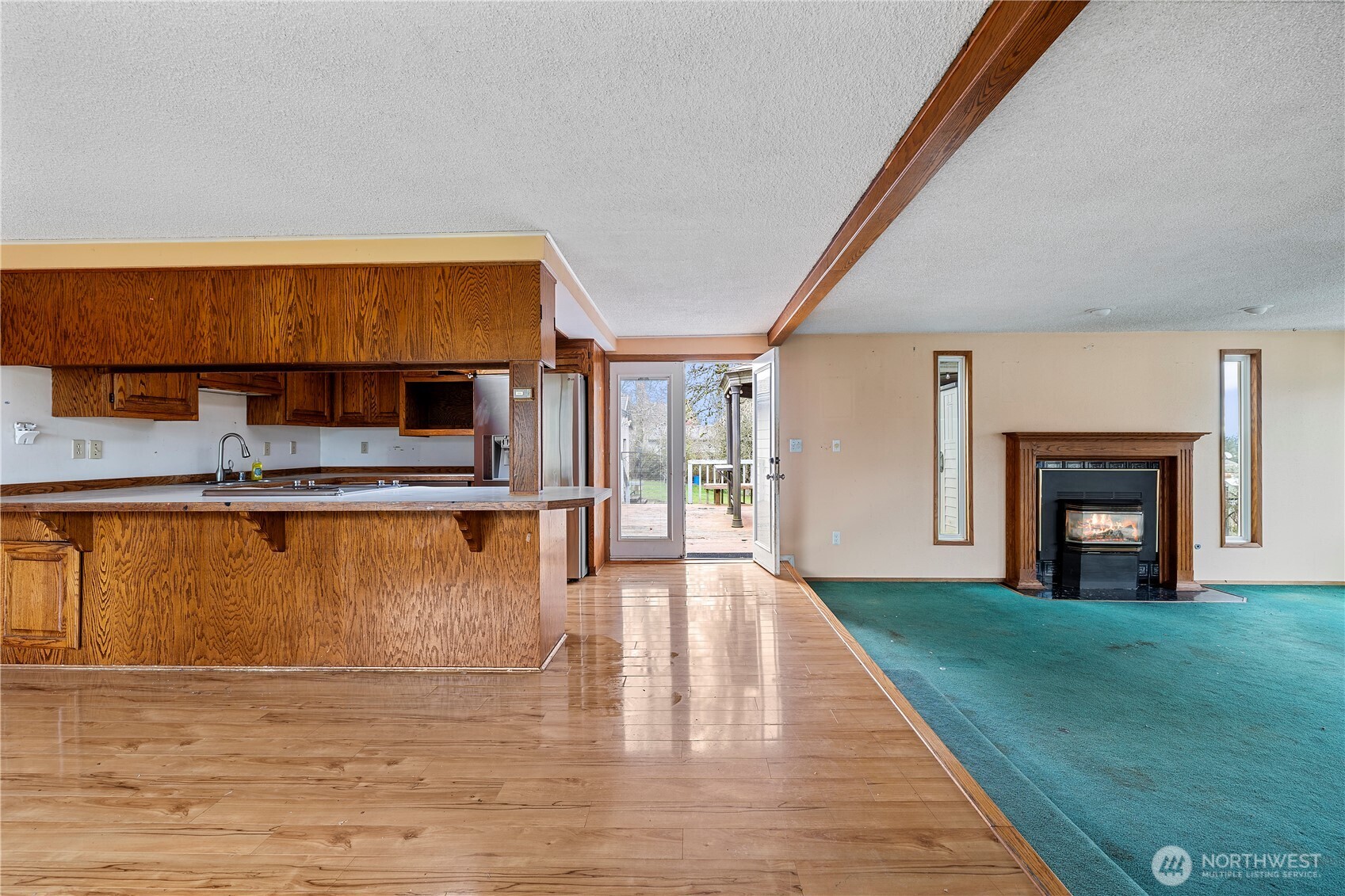 15 76th Street Southwest Everett, WA 98203 - Photo 28 of 39 a view of kitchen with furniture and fireplace