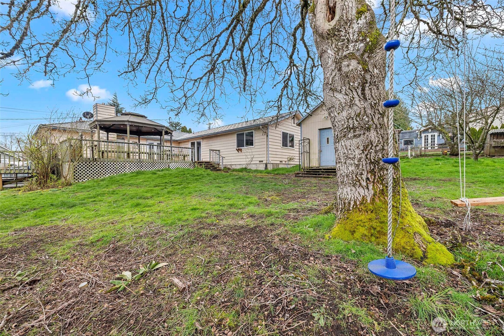 15 76th Street Southwest Everett, WA 98203 - Photo 29 of 39 a front view of a house with a yard